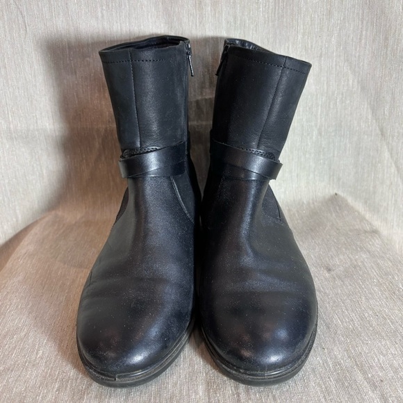ECCO Sz 40 Smooth Leather Straps with Buckle Zipper Closure Flat Booties - Picture 2 of 9